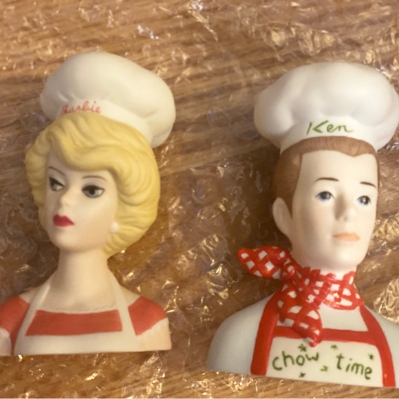 1994 vintage Barbie and ken salt and pepper shaker - Picture 3 of 13
